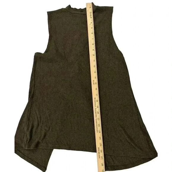 Fabulous olive green mock turtle neck sleeveless ribbed sweater. - Picture 3 of 6
